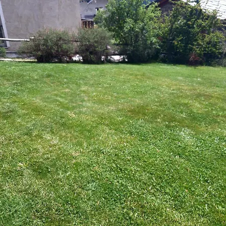 Stop & Stare Stars 3* Lignan